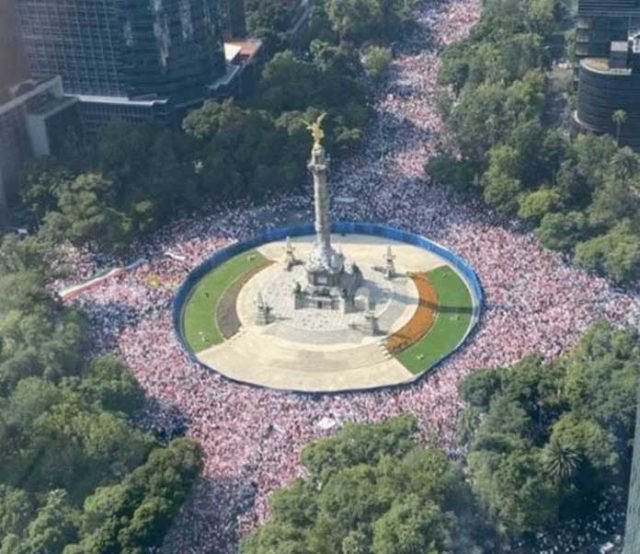 La Marcha En Pro Del Ine Un Streptease Y Si Hay Dinero Para El Buen