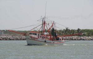 Pescadores reciben apoyos