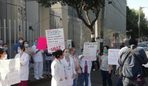 Protesta en el Hospital Regional 1o. de Octubre del ISSSTE