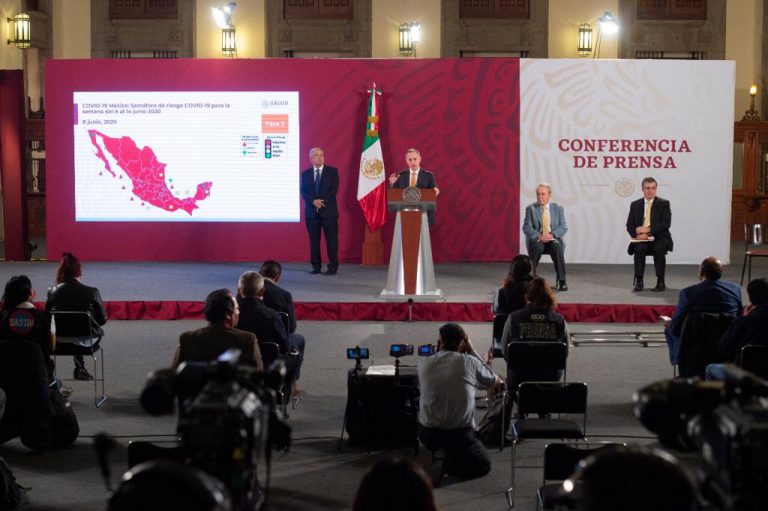 AMLO presenta a nuevo adversario a la 4T