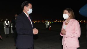 pelosi-en-aeropuerto-taiwan-ap