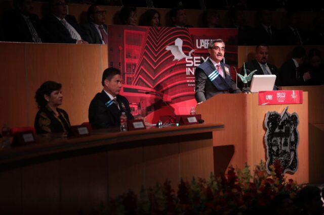 El rector Octavio Castillo Acosta presentó ante el pleno del Honorable Consejo Universitario el Sexto Informe de Actividades correspondiente al 2022, con el que concluye la Administración Universitaria 2017-2023.