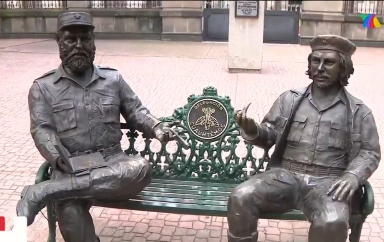 Estatuas-de-Fidel-y-el-Che-en-Mexico