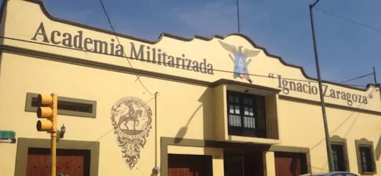 Escuela-Militarizada