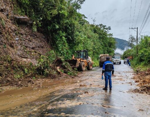 Dejan daños en carretera lluvias en Puebla