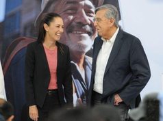 Rinden homenaje en Palacio Nacional a Cuauhtémoc Cárdenas